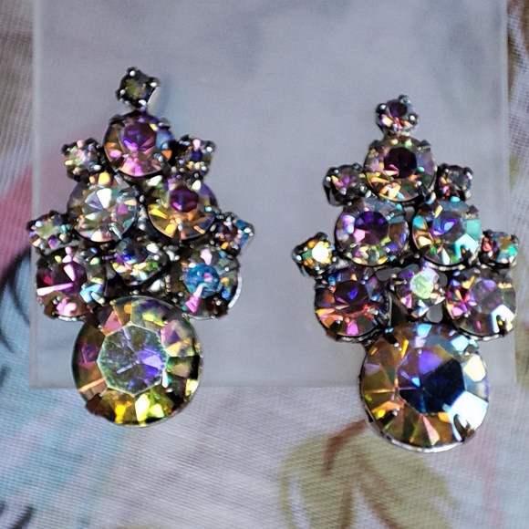 Vintage Blazing Aurora Borealis Rhinestone Clip On Earrings Unsigned Juliana D&E - Picture 5 of 6